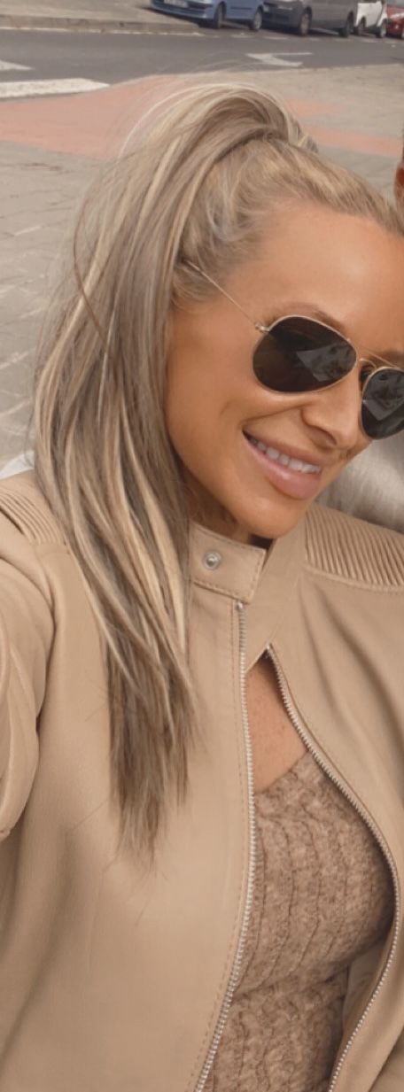 Customer photo review of Long Straight Clip-in Ponytail