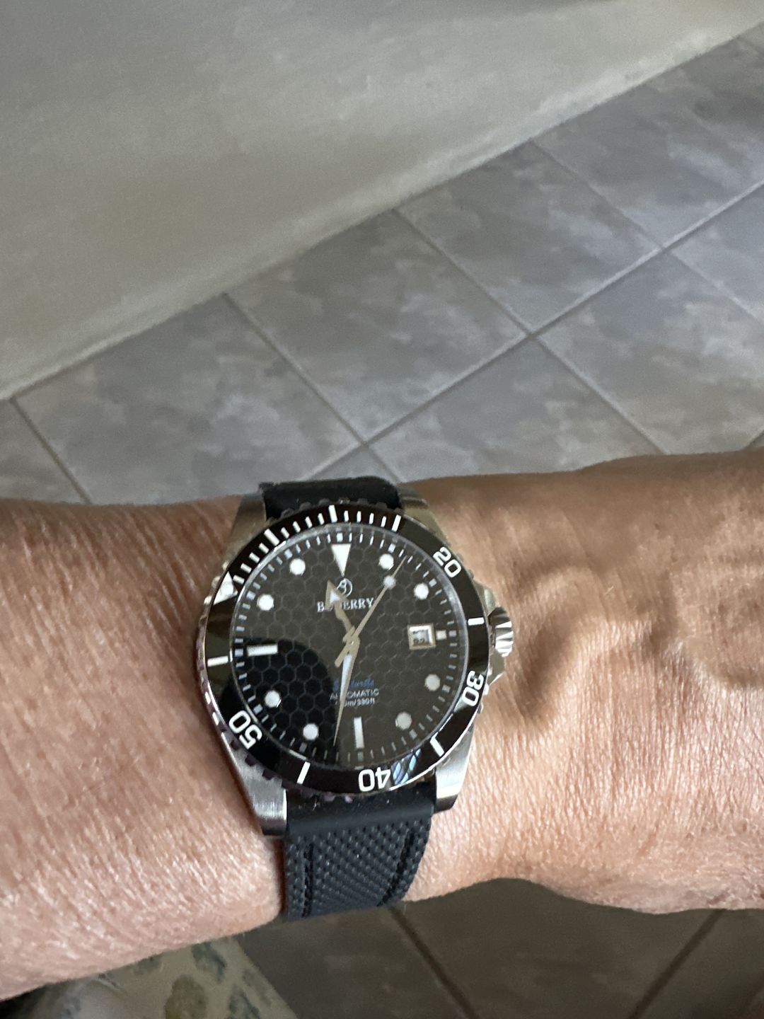 Customer photo review of SEATURTLE.OCEAN(TITANIUM) - Automatic Titanium Diver Watch | Black