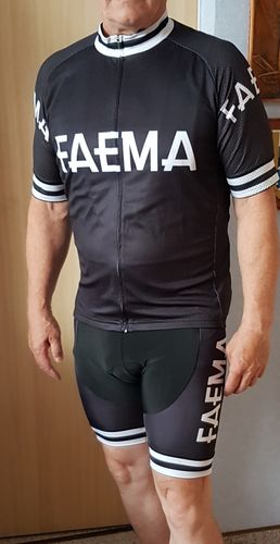 Customer photo review of FAEMA Black Retro Short Sleeve Cycling Kit