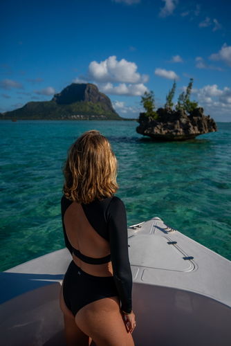 Customer photo review of Vida Long Sleeve Top