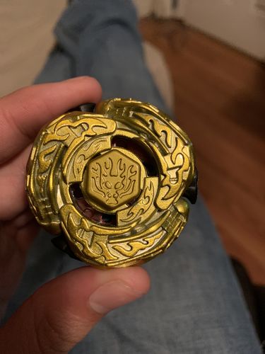 Customer photo review of Takara Tomy Gold L Drago Beyblade Destructor Destroy DF105LRF