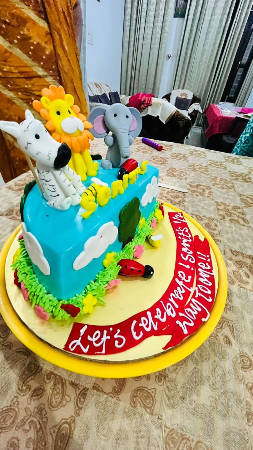 Customer photo review of Half Jungle Design Cake
