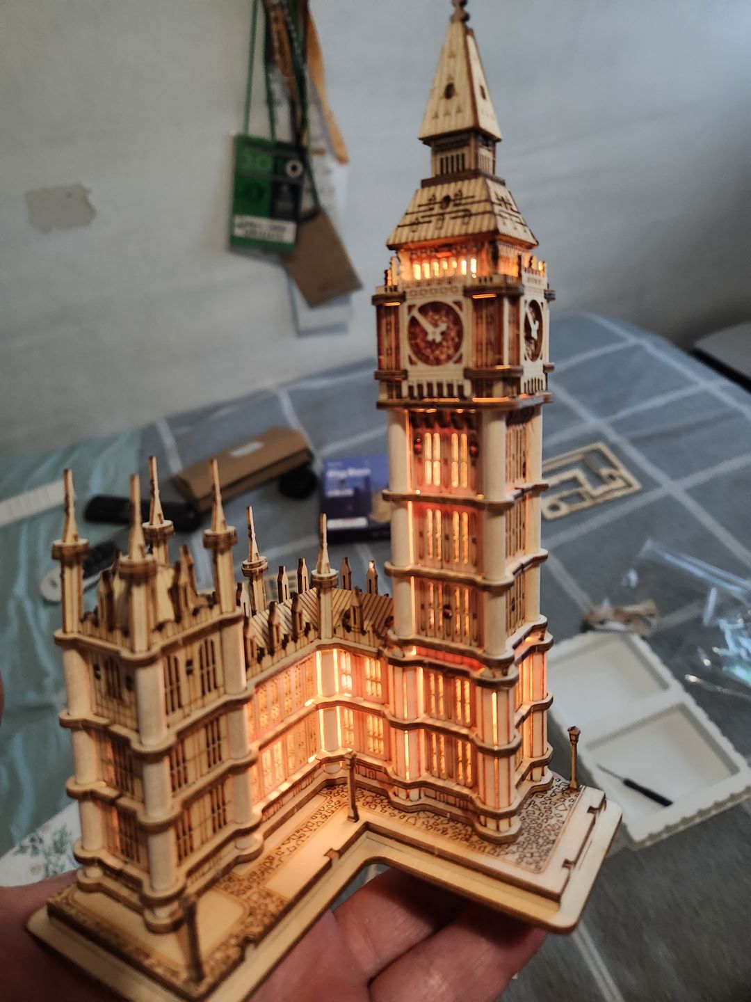 Customer photo review of Big Ben LED - Rompecabezas 3D - Maqueta de Madera Rolife