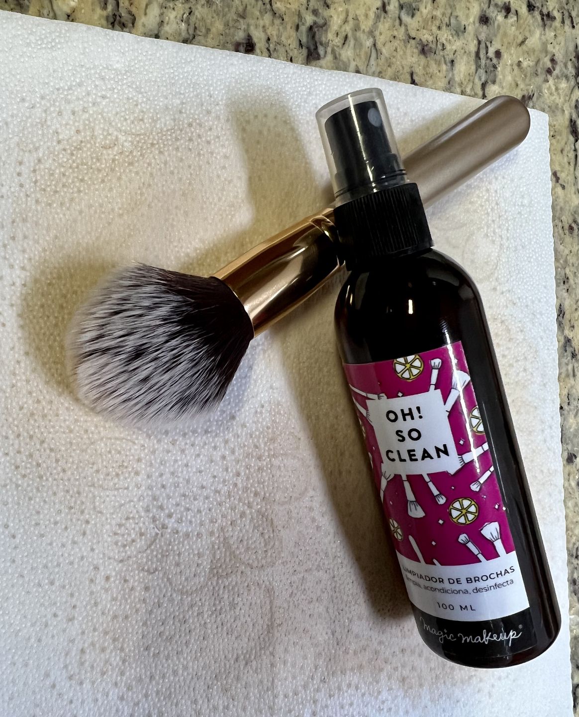 Customer photo review of ✭OH! SO CLEAN✭  limpiador instantáneo de brochas 100ml