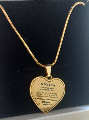 Customer photo review of Collier Coeur Gravé - À Ma Fille - Maman