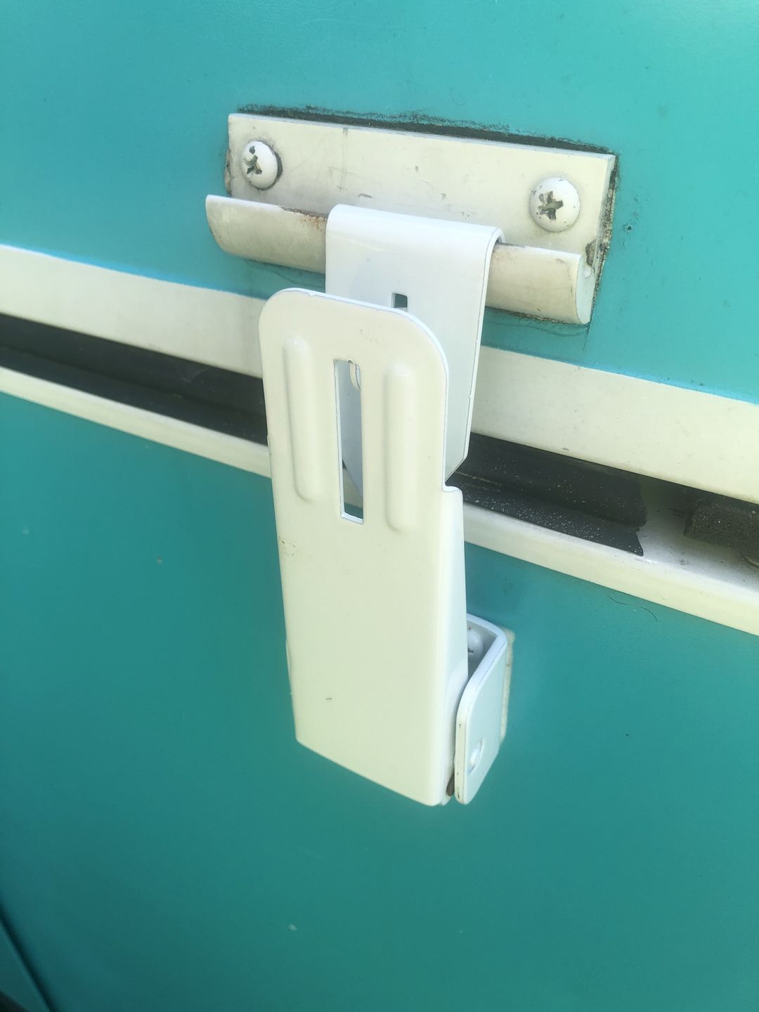 Customer photo review of Locking Roof and Storage Box Latch White