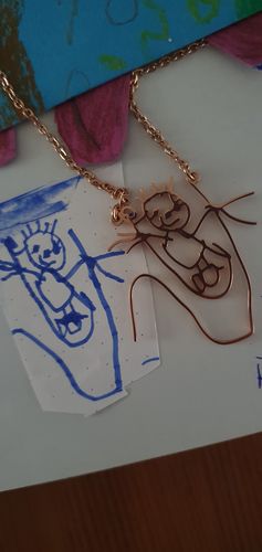 Customer photo review of LOANYA persönliche Kinderzeichnung als Halskette oder Anhänger