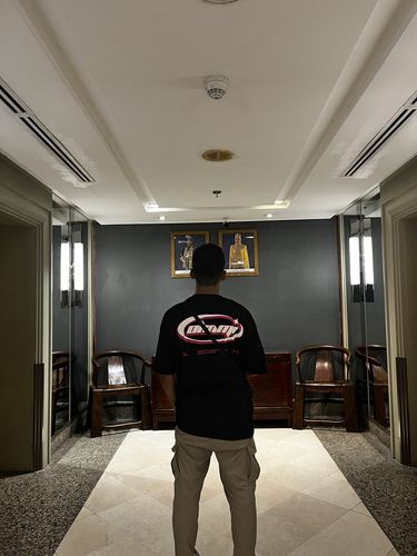 Customer photo review of STAPLE - Black Oversized Tee