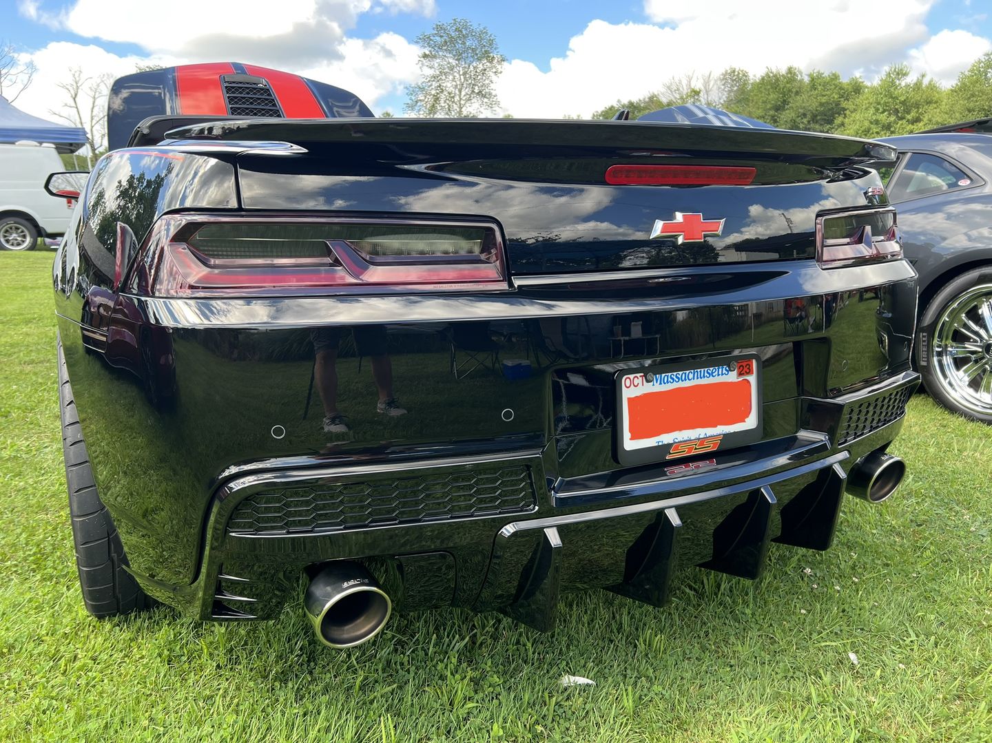 Customer photo review of 2014-2015 Chevy Camaro Evo Style Shark Fins Rear Diffuser Quad/Single Tips