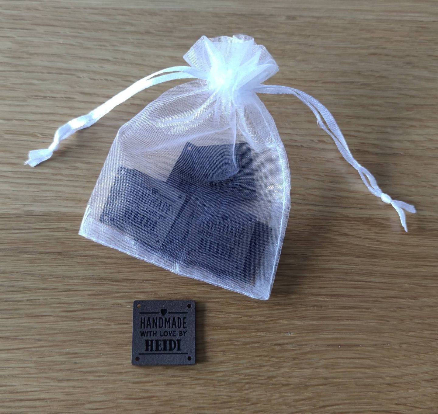 Customer photo review of Kunstleder Labels personalisiert mit Name oder Logo