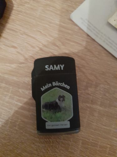 Customer photo review of Sturmfeuerzeug Hund mit eigenem Text und Foto