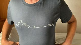 Customer photo review of Ich fahre ohne Akku - Unisex Premium Organic Shirt (neu)