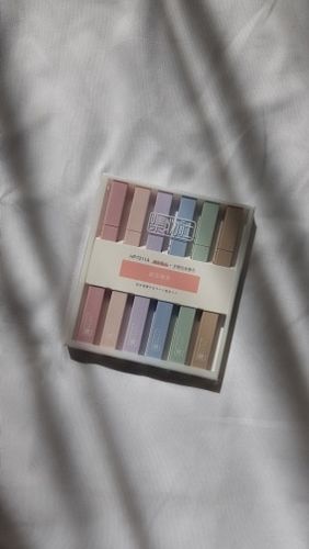 Customer photo review of Retro Cream Color Highlighters