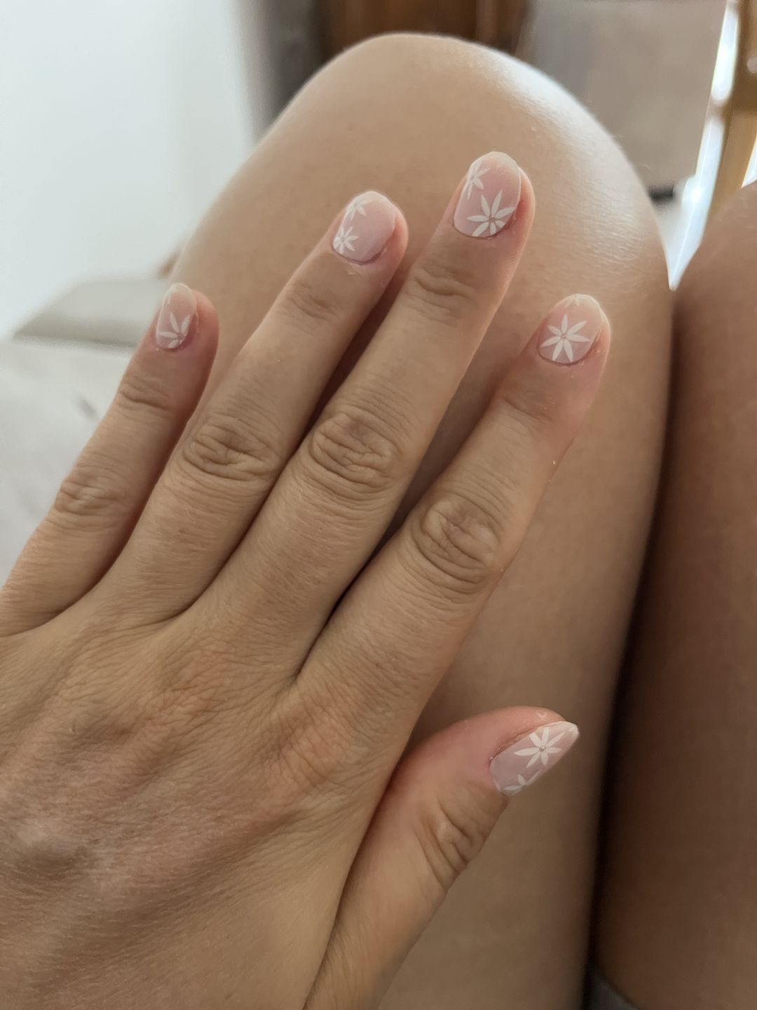 Customer photo review of Pretty Pink Daisies DIY Semicured Gel Nail Sticker Kit