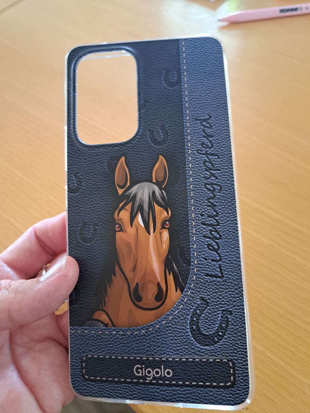 Customer photo review of Spähende Pferde Lederoptik - Individuelle Handyhülle