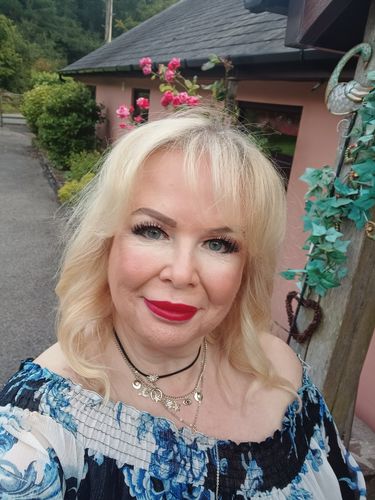 Customer photo review of L.W.I Icons Only Russian Magnetic Lashes