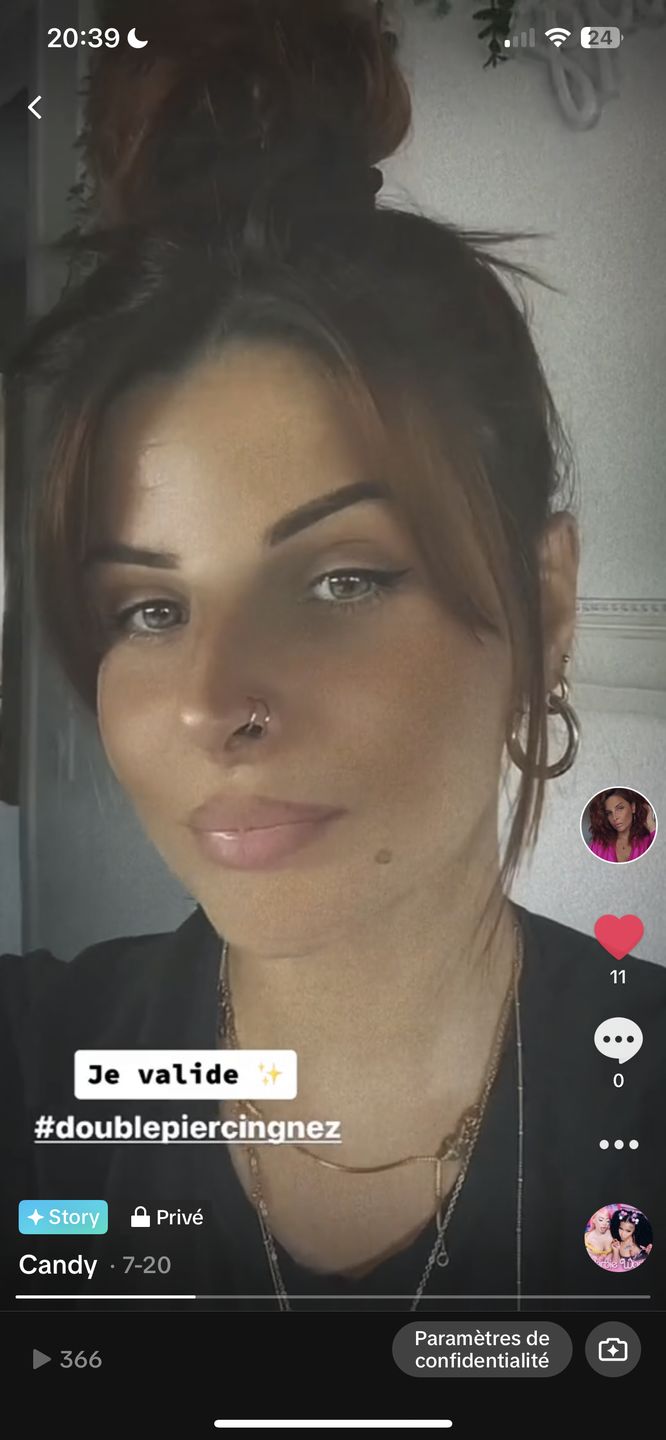 Customer photo review of Le double piercing
