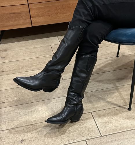 Customer photo review of BOTA WESTERN NEGRO 2064