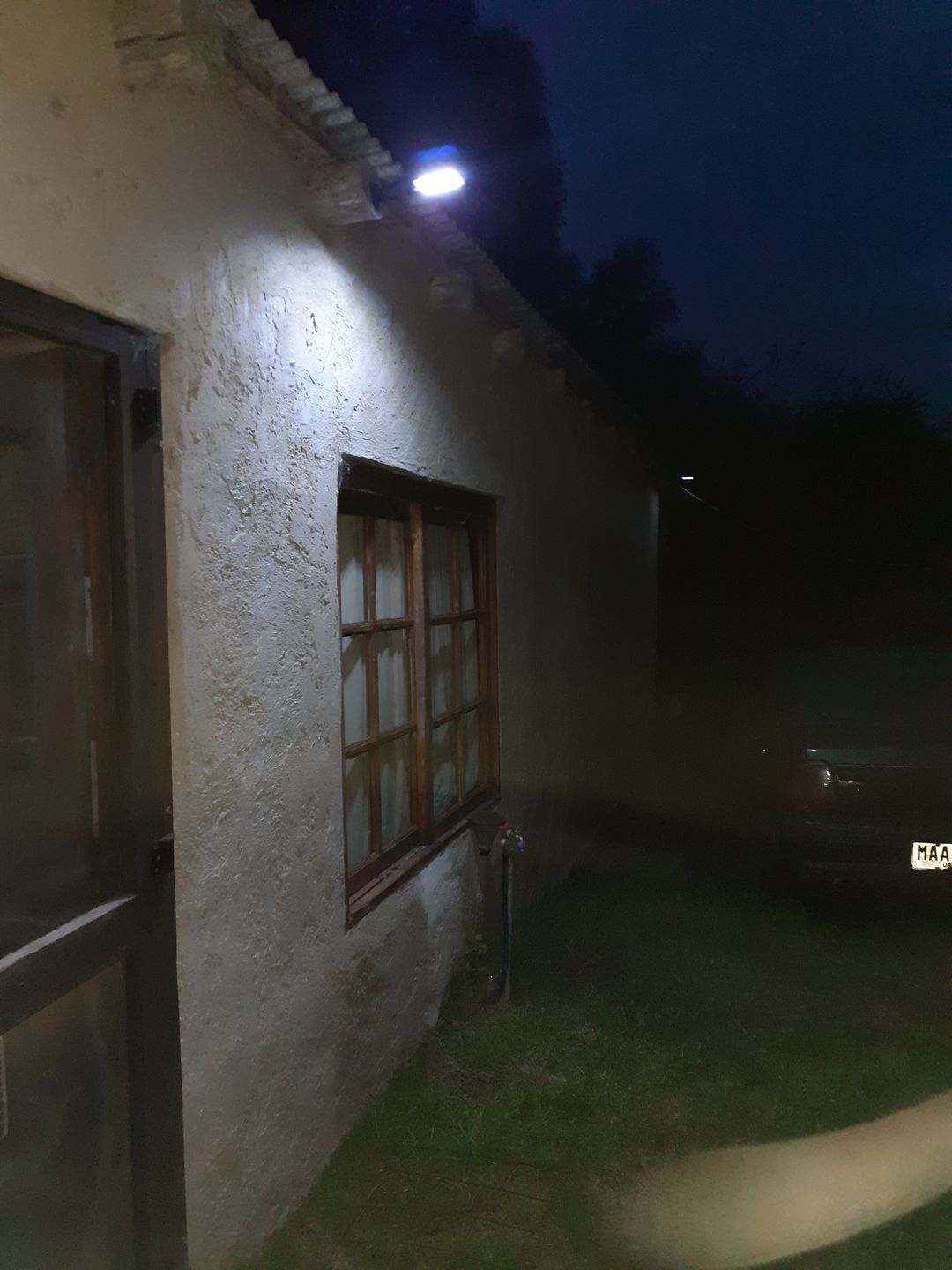 Customer photo review of Foco Solar de 6 Luces Ip65 de 60w Milhome