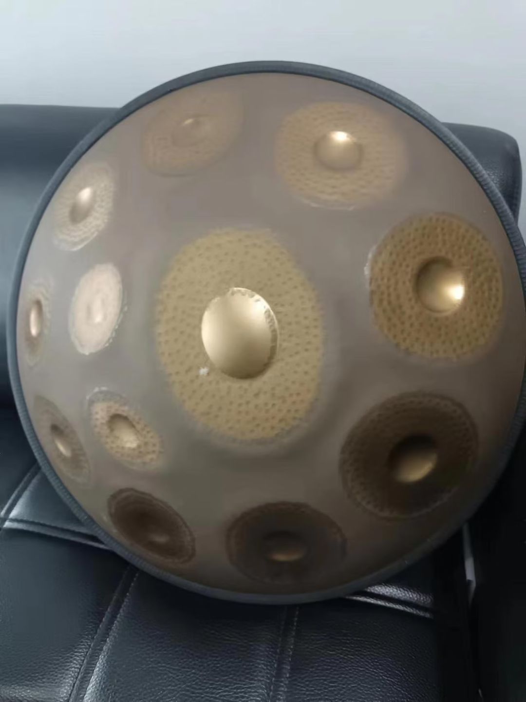 Customer photo review of Cosmos Handpan Hand-pounding 9/10/12 Notes D Minor Scale Hangdrum with gift set