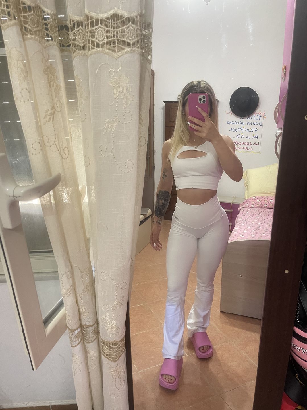 Customer photo review of Top Goth Bianco