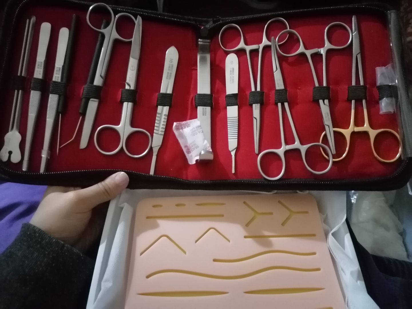 Customer photo review of Kit estuche de disección + Pad de Sutura - Marca Hergom Premium