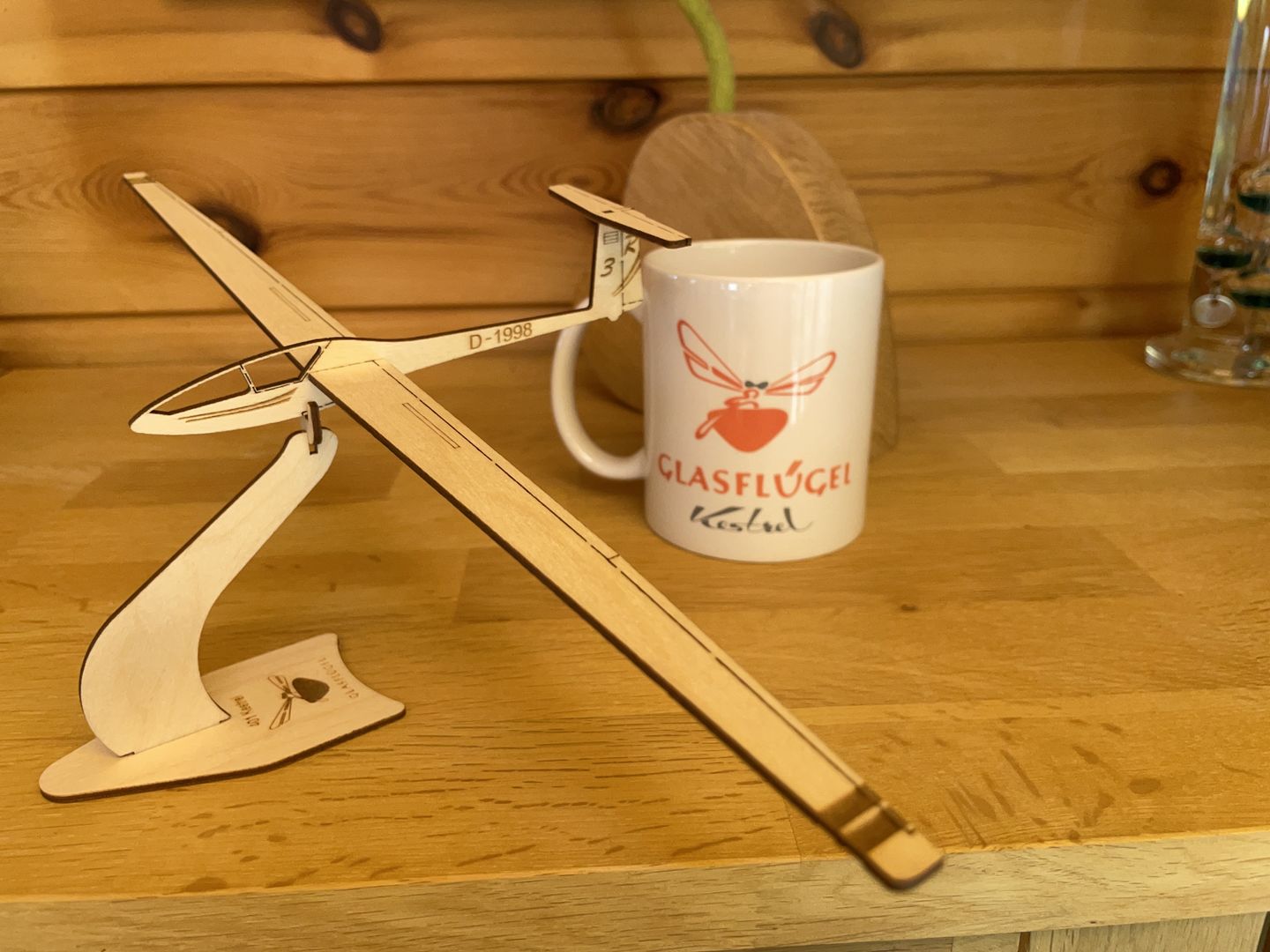Customer photo review of Kestrel 401 Deko Flugzeugmodell Bausatz | Pure Planes