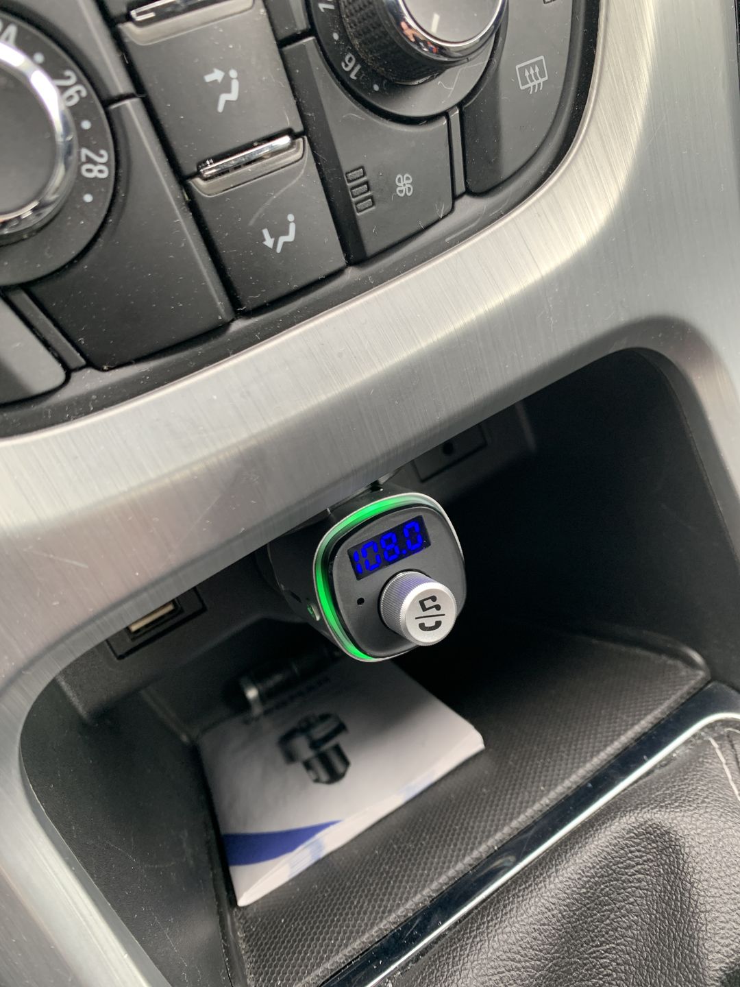 Customer photo review of Wegman Bluetooth FM Transmitter - Bluetooth carkit - Zilver