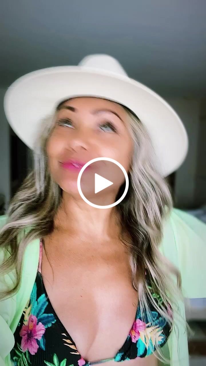 Customer video review of SHIMMER BODY OIL
