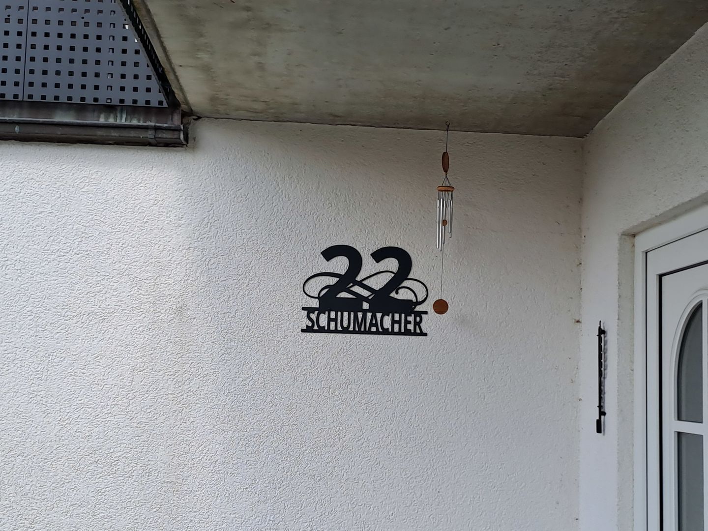 Customer photo review of Hausnummern-Türschild Ornamental Style einzeilig (personalisierbar)