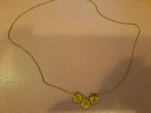 Customer photo review of Ogrlica: Tiny Initials