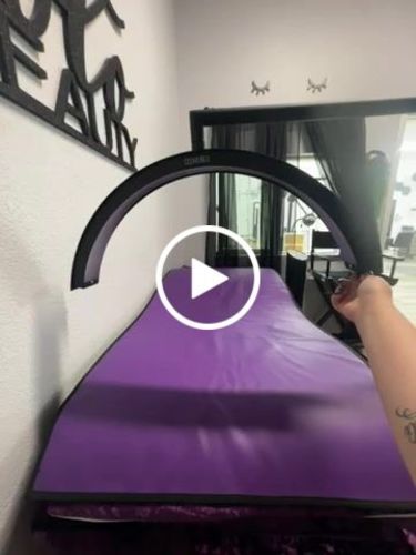 Customer video review of CosmoGlo Original Light Bundle + Phone Clip