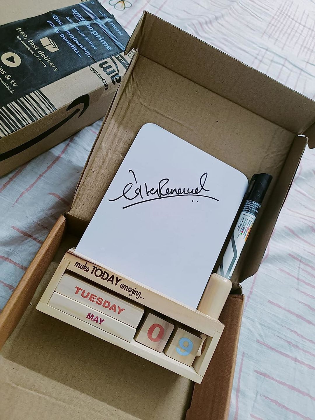 Customer photo review of IVEI Wooden Desk Calendar with White Board