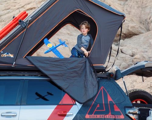 Customer photo review of Outdoorsman XL Plus ALUMINUM CLAM SHELL