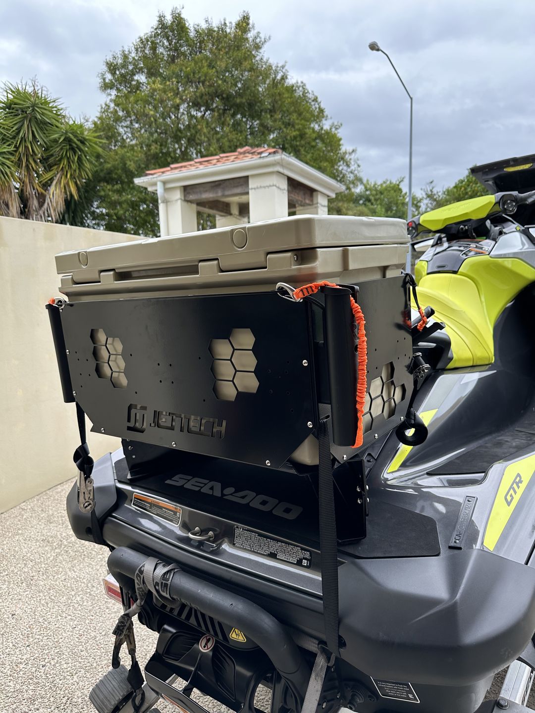 Customer photo review of Jet Tech Adventure Fish Box