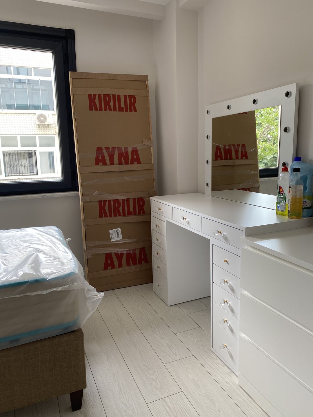 Customer photo review of Rani BJ106 Makyaj Tuvalet Masası 13 Çekmeceli Takı Düzenleyici Beyaz