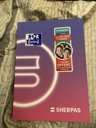 Avis photo d'un client sur Agenda Oxford Editions Sherpas Sept 2023 - Sept 2024 # Journalier 352 Pages Format 15x20 Couverture souple Rose Français