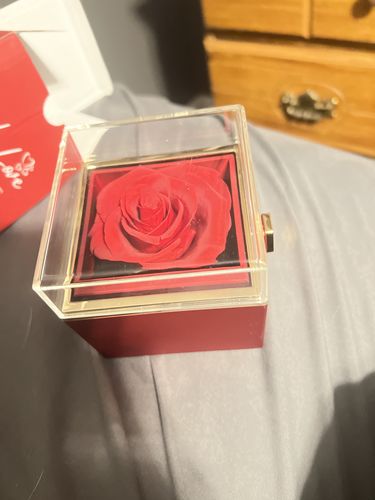 Customer photo review of Eternal Rose Box - W/ Engraved Necklace & Real Rose
