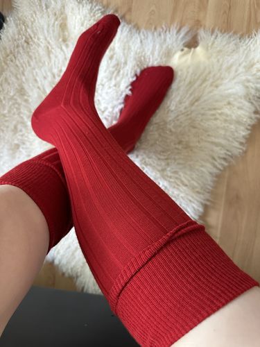 Customer photo review of Vagden Bermuda Merino Wool Ribbed Knee-high Sock