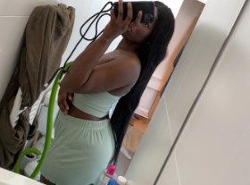 Customer photo review of 4C Edges | Luvwin 180% Density Straight with Yaki Edges Free Parting Undetectable Lace Front Wig | Afro Inspired