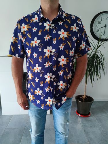Customer photo review of Chemise décontractée à manches courtes à imprimé fleuri pour hommes