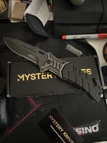 Customer photo review of Mystery Knives Box™
