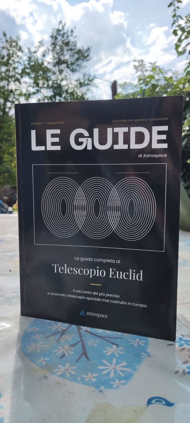 Customer photo review of La guida completa al telescopio Euclid