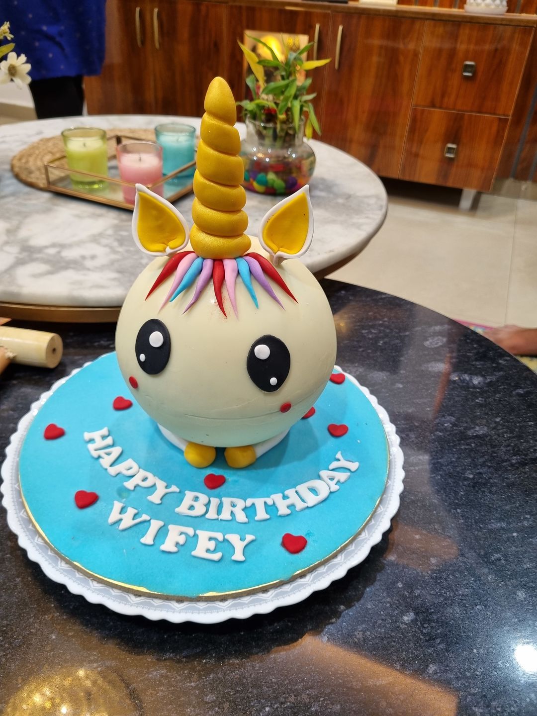 Customer photo review of Unicorn Round Pinata Cake