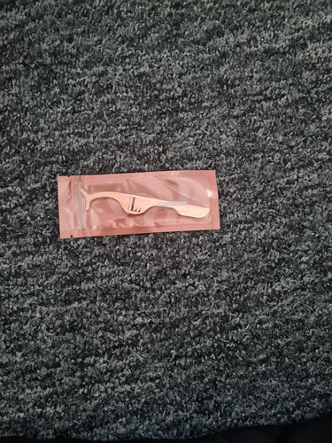 Customer photo review of Rose Gold Precision Eyelash Applicator