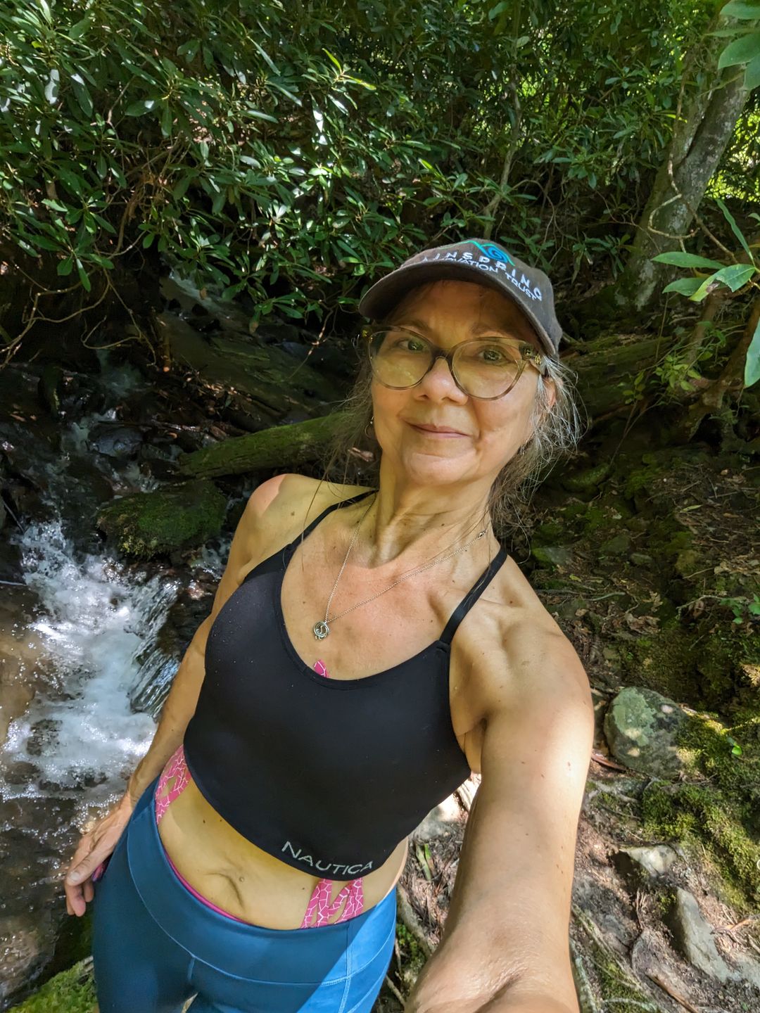 Customer photo review of Wi-Thi Mid-Rise Pocketed Crop Legging – Night Swim Navy