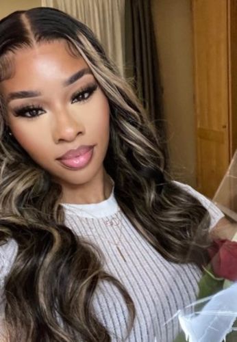 Customer photo review of Luvwin 180% Density Popular Highlight HD Lace Frontal Body Wave Wig