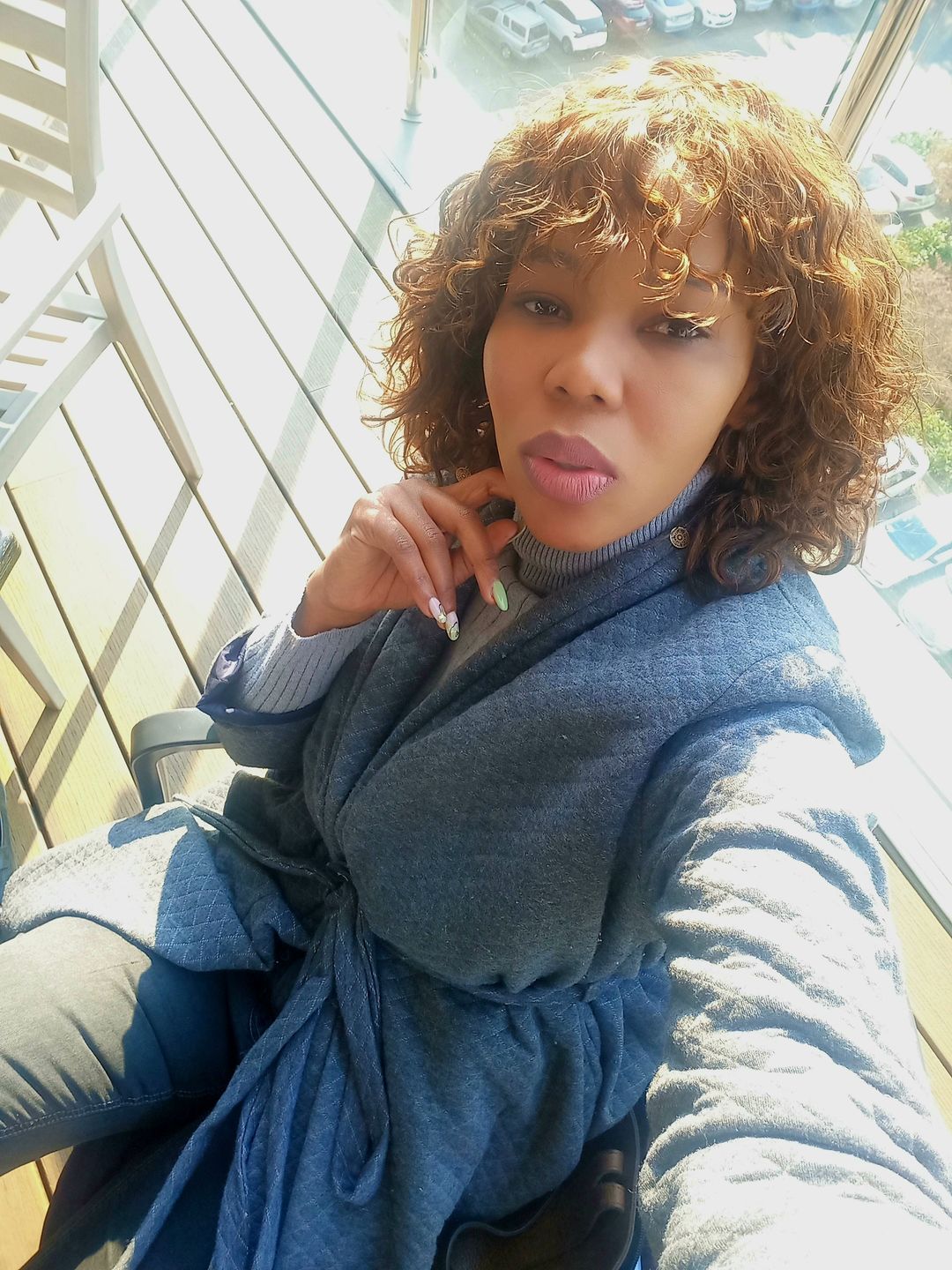Customer photo review of Colour : Double Drawn Highlighted Curly Fringe