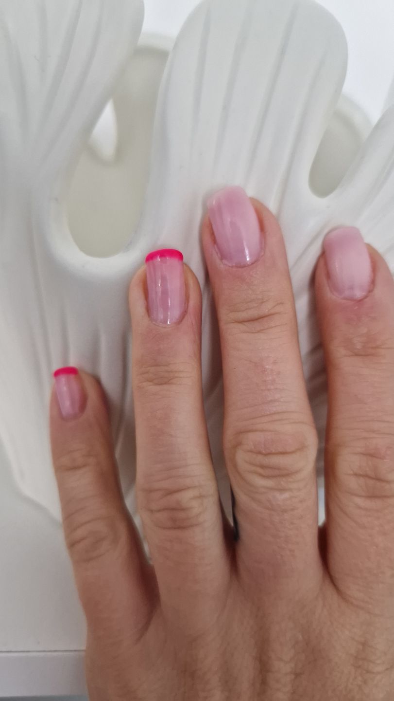 Customer photo review of Semilac 517 Neon Pink UV Gel Polish 7ml