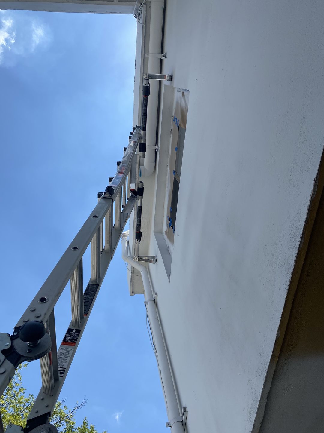 Customer photo review of Escalera de Aluminio Multiposición 22' con Airdeck y Rieles Tipo IA Epic Little Giant 16822-818 (Demo)
